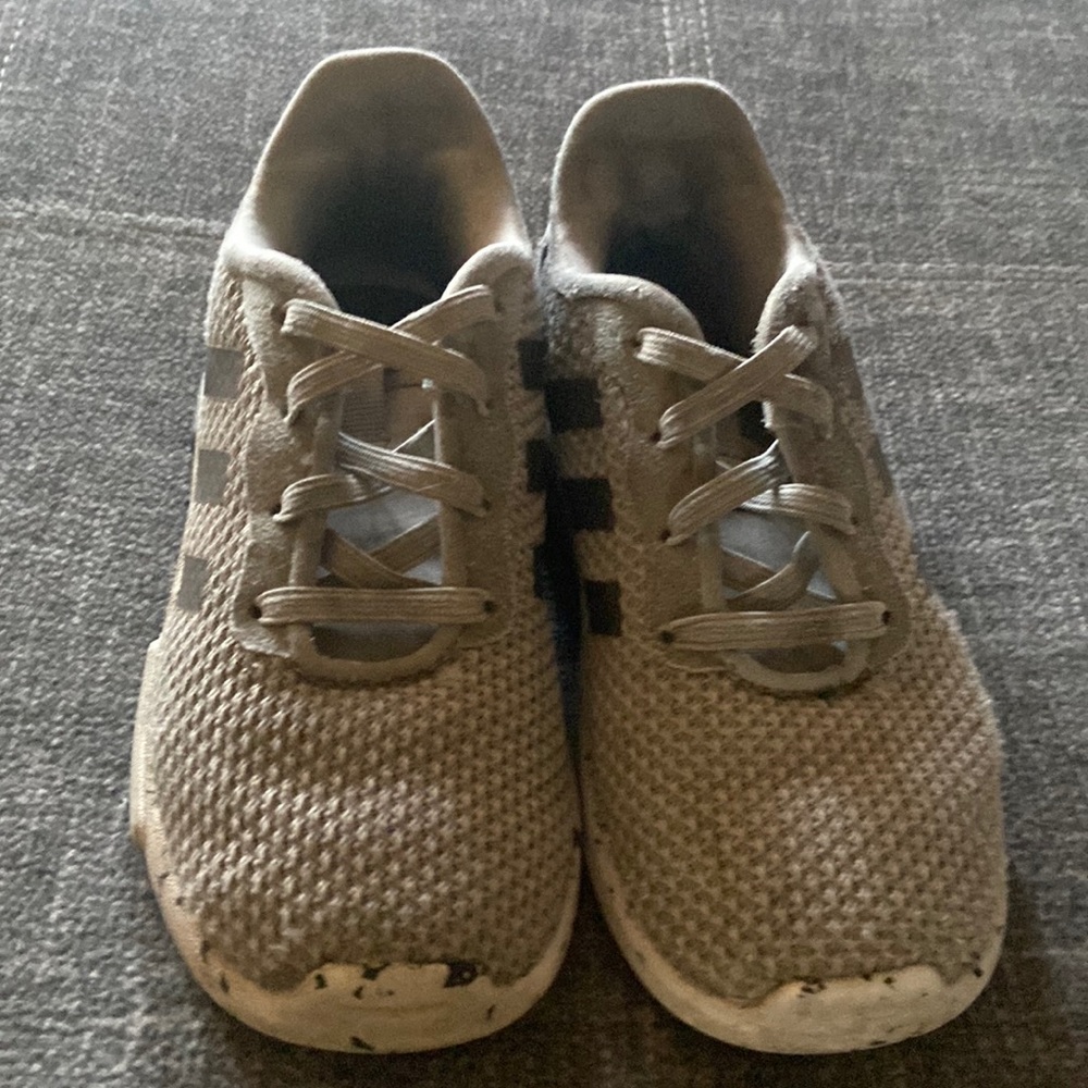 Kids sports shoes